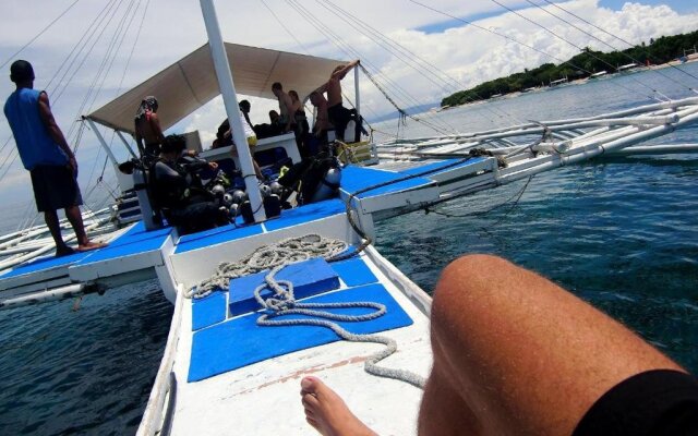 Kalipayan Beach Resort & Atlantis Dive Center