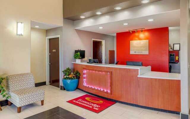 Econo Lodge West - Coors Blvd