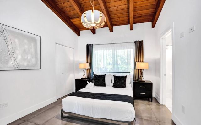 Gorgeous 5BR Home with Heated Pool