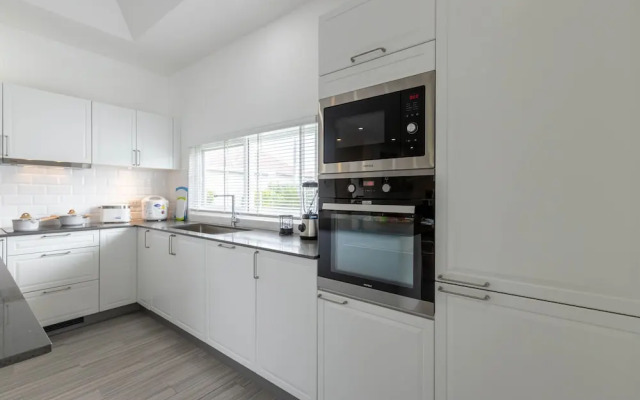 Modern 3 Bedroom Pool Villa MS24