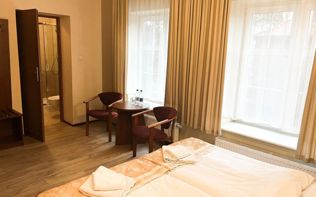 Hotel Logos