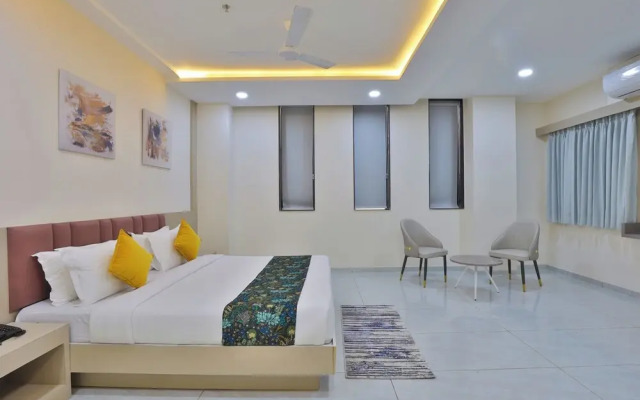 Hotel The Grand Radhey