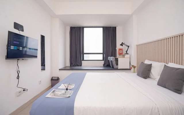 Warm Cozy Studio Room at Collins Boulevard Apartment