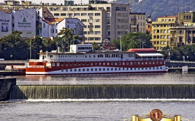 Botel Albatros