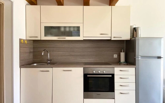 Žare - With Garden - A2