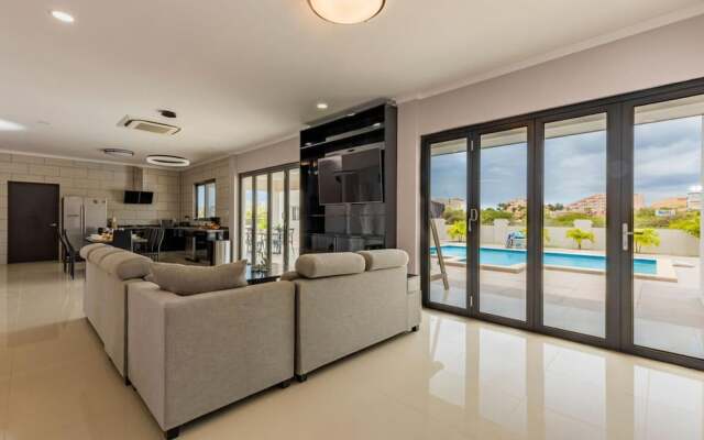 NEW 6BR Villa w Pool Across Street Palmbeach
