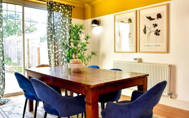 Stunning 3-bed House in Cardiff With Free Parking!