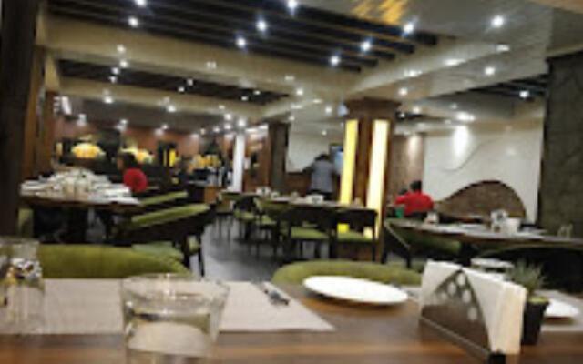 Sumi Queen's Yard Rink Mall Darjeeling