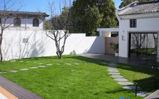 The Juno's Mew-Mew Hotel