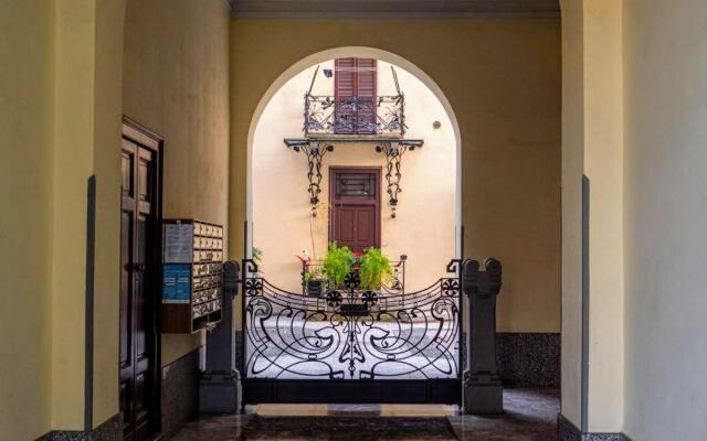 Stylish Boutique Apartment-City Center