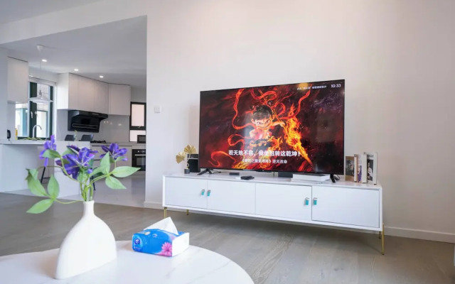 Tyms Elegant 4BR 2BA Apt in Xujiahui