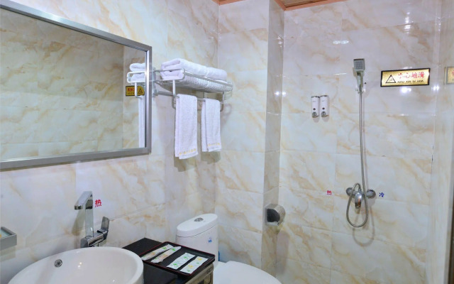 Colorful Jiuzhaigou Holiday Inn