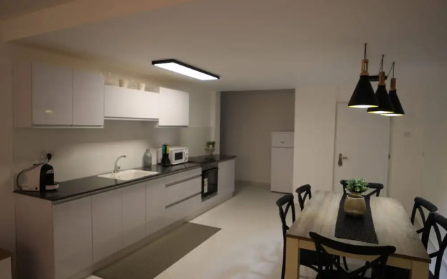 Stunning 3BR Apt - Prime Location - Yalarent