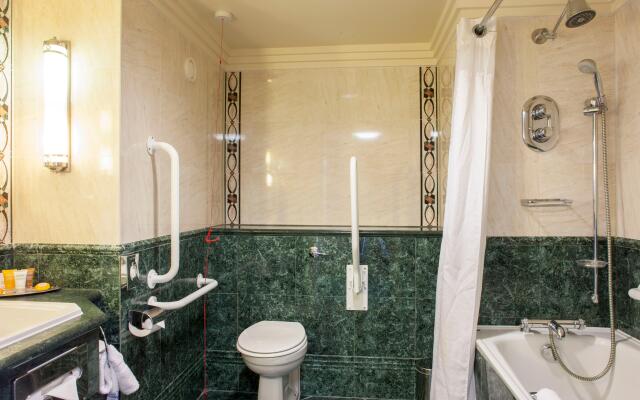 Crowne Plaza Liverpool - John Lennon Airport by IHG