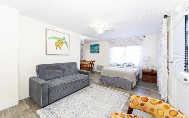 Tropic Isle Hotel and Apartment