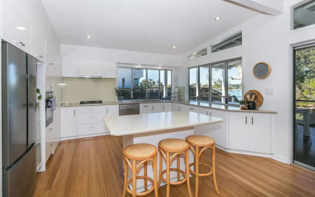 Luxe Waterfront Stay -Tallebudgera Creek