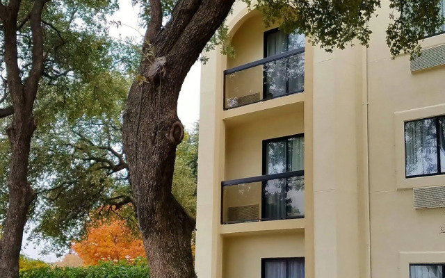 Holiday Inn Irving Las Colinas by IHG