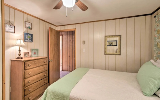 Lakefront Hiwassee Home w/ Private Dock & Deck!