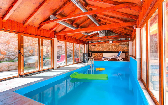 Holiday house Jucinovi Dvori, Starigrad Paklenica with pool