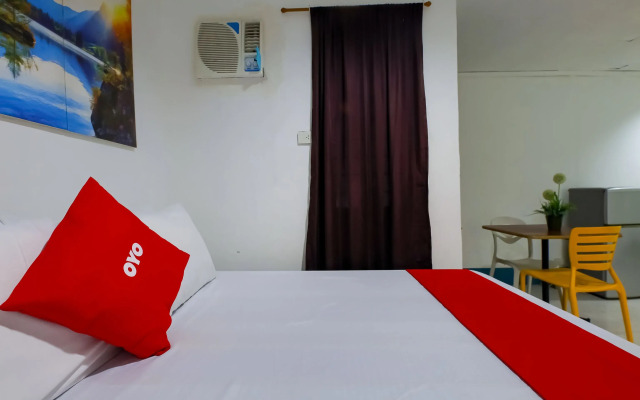 OYO 809 Crowne One Condo