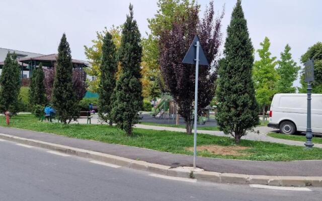 Amazing Apartament with Garden / Bucharest Airport Henri Coanda