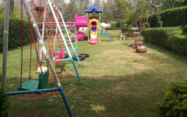 Trotters Hotel - Kenol