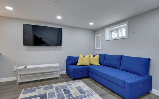 Convenient DC Studio Near Metro Stop!