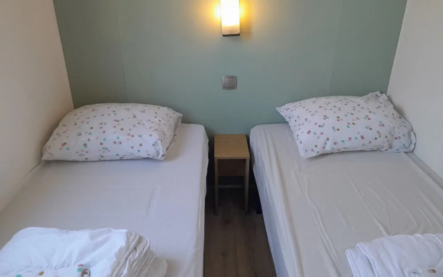Nice Chalet With Microwave, 39 km. From Antwerp