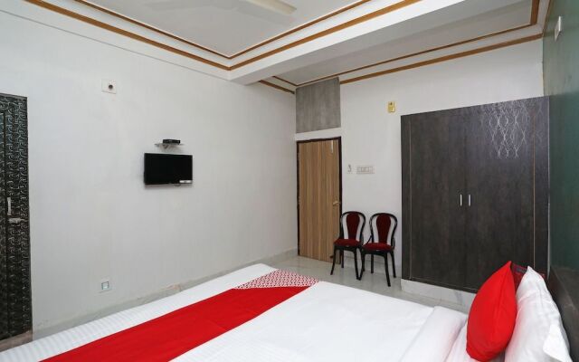 OYO 18686 Aradhya Residency