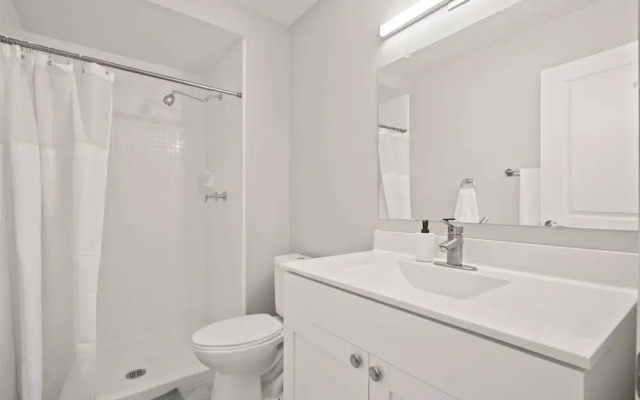 Relaxing 2BR 2BA Unit in the City