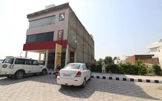 The Classic By OYO Rooms