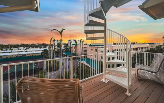 Serving Sunset in Siesta Key