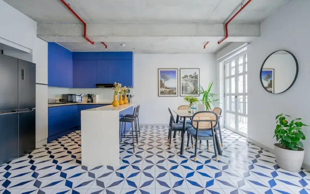 w Spectacular 2BR in Plaza Herrera