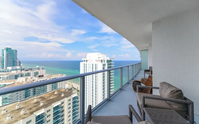 Fantastic 2BR Condo at Hollywood