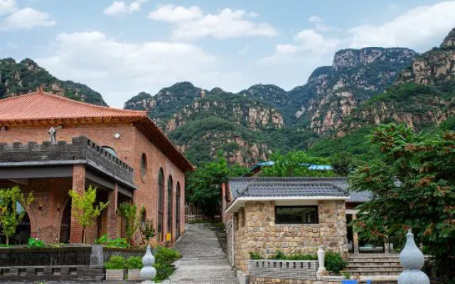 Jinta Xiangu Holiday Town