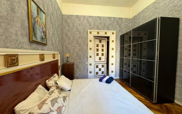 Апартаменты на 1-ой линии Васильевского острова