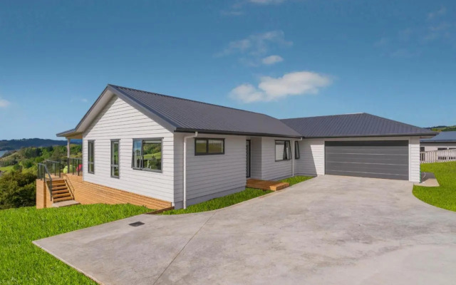 Peace and Paradise - Whitianga Holiday Home