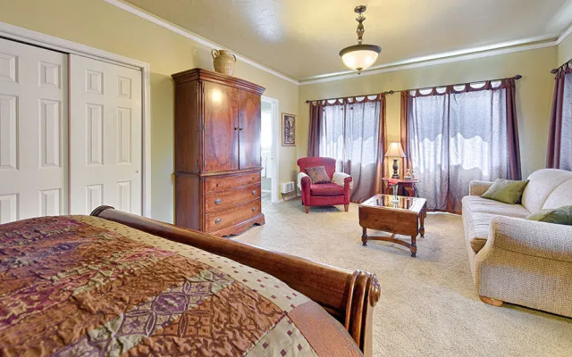 Warm Springs Inn & Winery
