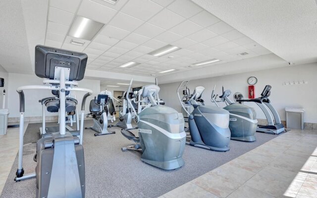 Beachfront Condo w/ View & Pool, Sleeps 8