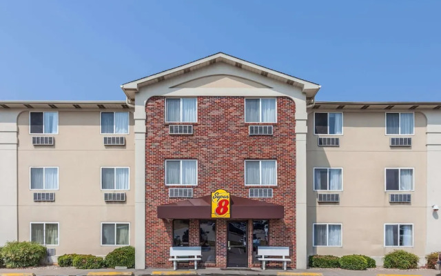 Super 8 Irving DFW Airport/South