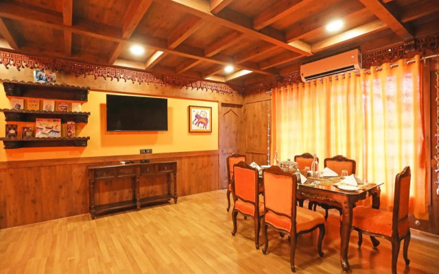 OYO EKTA Houseboat