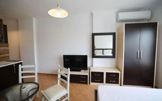 Tirent Apartment-Beachfront Studio at Shkembi i Kavajes