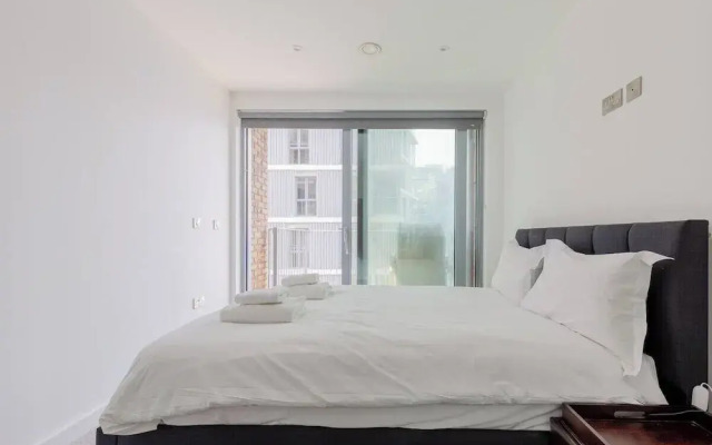 Stylish 2 Bed Flat in Battersea - Private Balcony