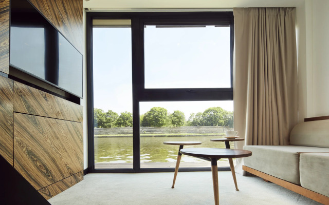 New Port Hotel