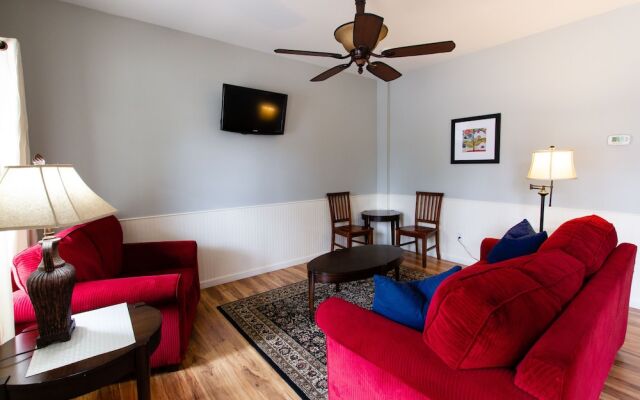 The Dahlonega Square Hotel & Villlas