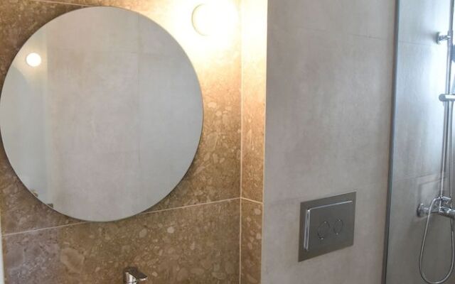 StayBridge Apartments, Mesongi