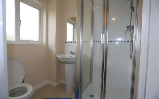 Beautiful 4 beds Hillview House