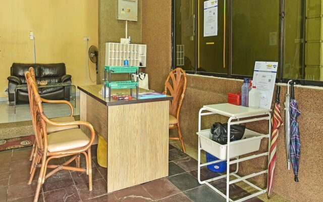 OYO 90702 Empire Inn 1