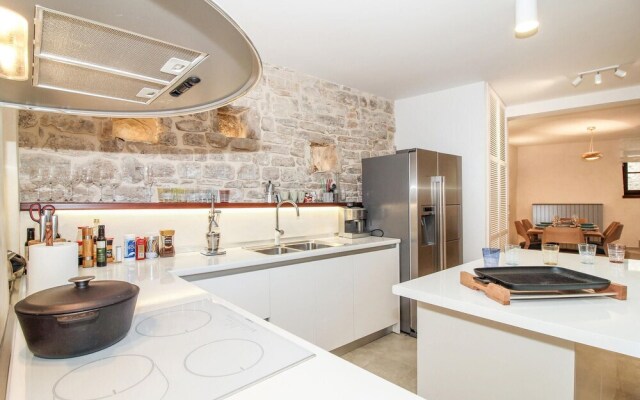Awesome Home in Bale With 3 Bedrooms and Wifi
