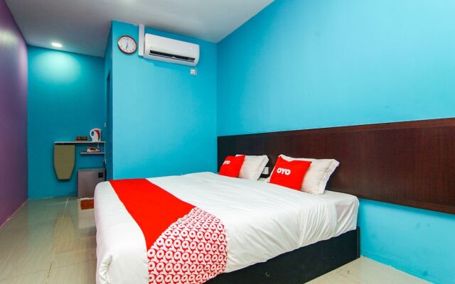 OYO 89517 Little Tanjung Chalet